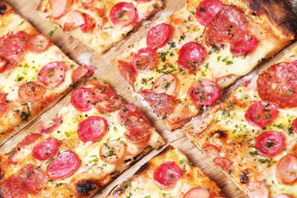 - (Pizza, Lieblingsessen)