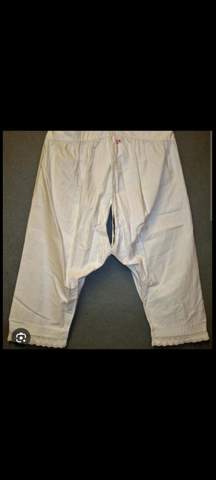 - (Mädchen, Frauen, Kleidung)