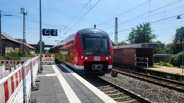 - (Bahn, Verkehr, Deutsche Bahn)