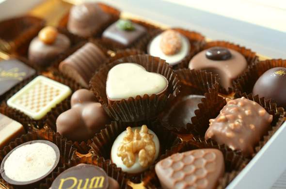 - (Süßigkeiten, Zucker, Kuchen)