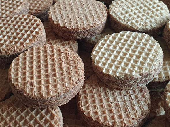 - (Süßigkeiten, Zucker, Kuchen)