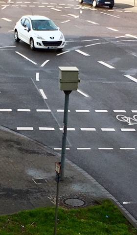 - (Auto, Führerschein, Verkehr)