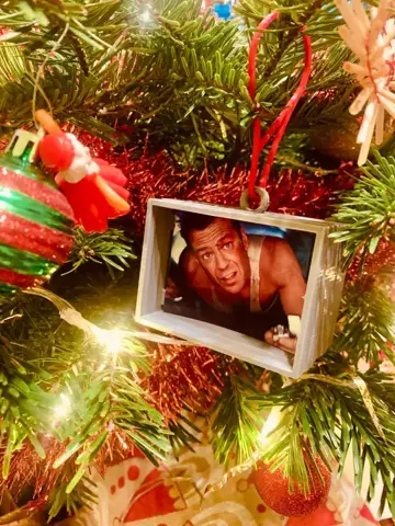 - (Fernsehen, Kino, Weihnachten)