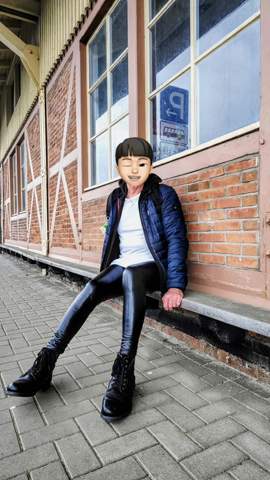 - (Mädchen, Frauen, Jungs)