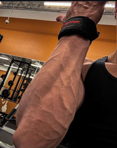 - (Sport, Körper, Fitnessstudio)