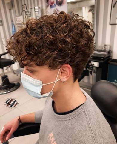 - (Haarpflege, Locken, Wellen)