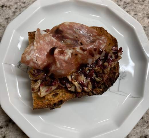 - (Salami, Salamibrot)