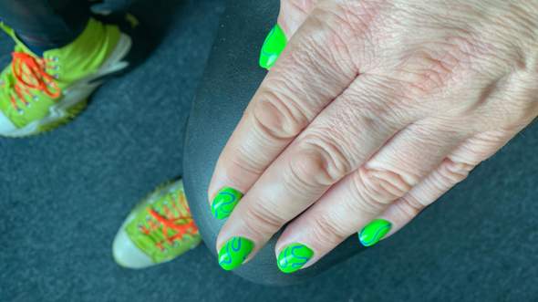 - (Kosmetik, Nagellack, Nägel lackieren)