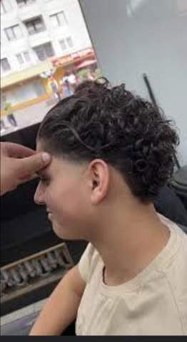 - (Jungs, Aussehen, Friseur)