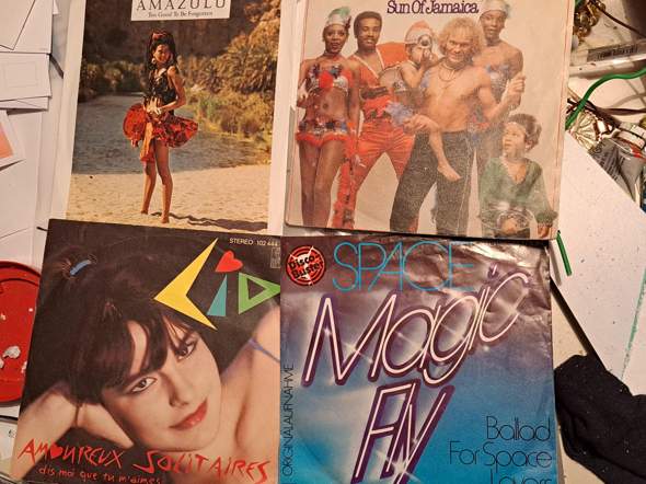 - (Musik, Schallplatten)
