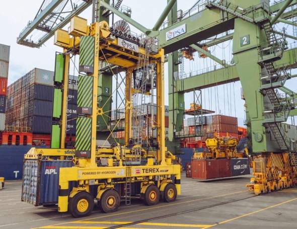 Wie Nennt Man Diese Fahrzeuge Die Auf Hafen Container Bearbeiten Sind wie-nennt-man-diese-fahrzeuge-die-auf-hafen-container-bearbeiten-sind