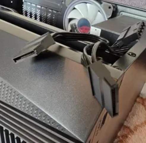 - (Gaming PC, Netzteil, Gehäuse)