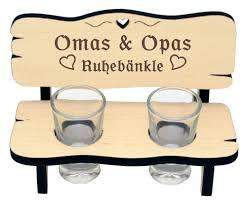 - (Mädchen, Geld, Familie)