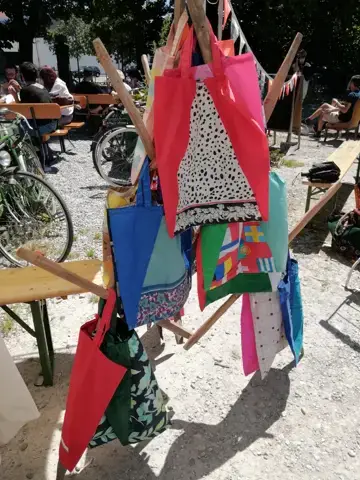 - (Menschen, Geschenk)