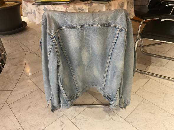 - (Haushalt, Kleiderschrank, Jeansjacke)
