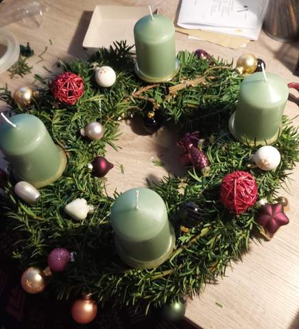 - (Weihnachten, Holz, Metall)