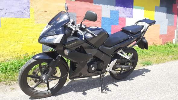 - (Führerschein, Motorrad, Motor)