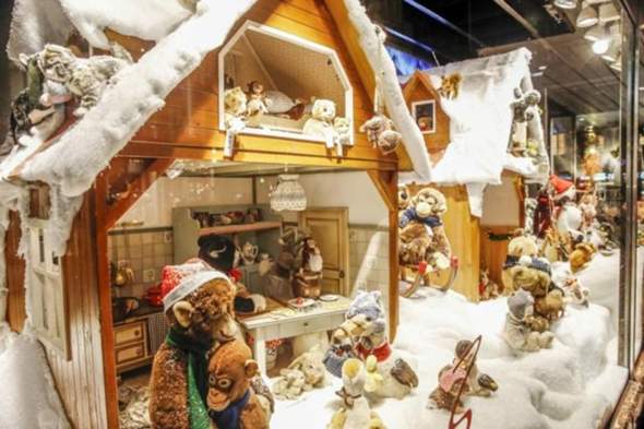 - (Weihnachten, Dekoration, schmücken)