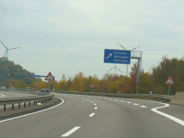 - (Auto, Straßenverkehr, Autobahn)