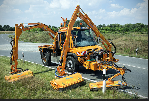 - (Mercedes Benz, Unimog)