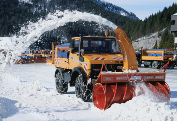 - (Mercedes Benz, Unimog)