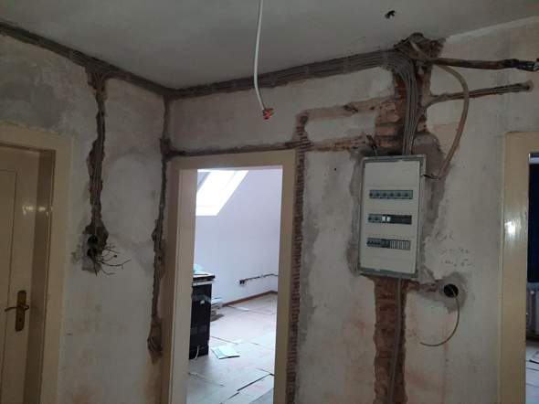 - (Internet, Strom, Reparatur)
