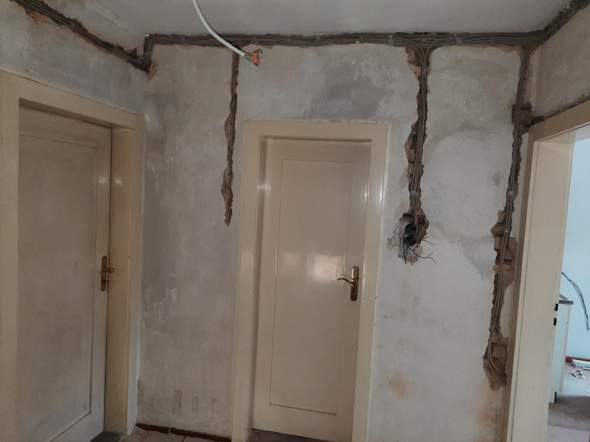 - (Internet, Strom, Reparatur)