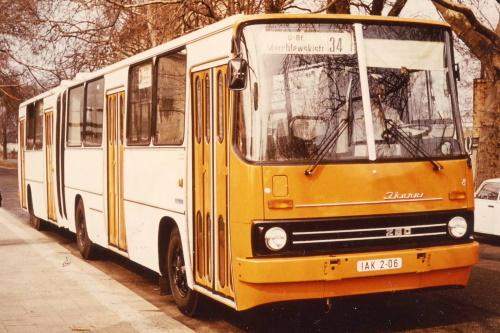 - (Bus, ÖPNV)