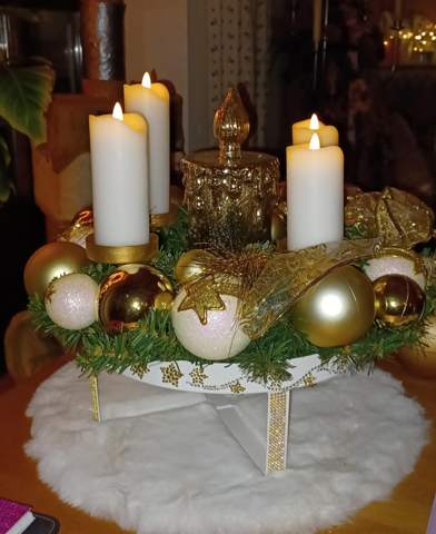 - (Advent, Adventkranz)