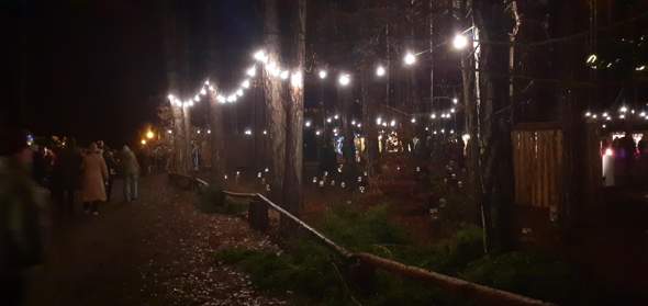 - (Weihnachtsmarkt, Christkindlmarkt)