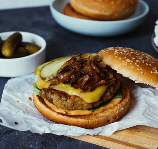 - (Essen, Fast Food, McDonald's)