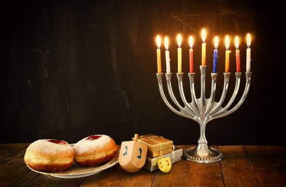 - (Judentum, Chanukkah)