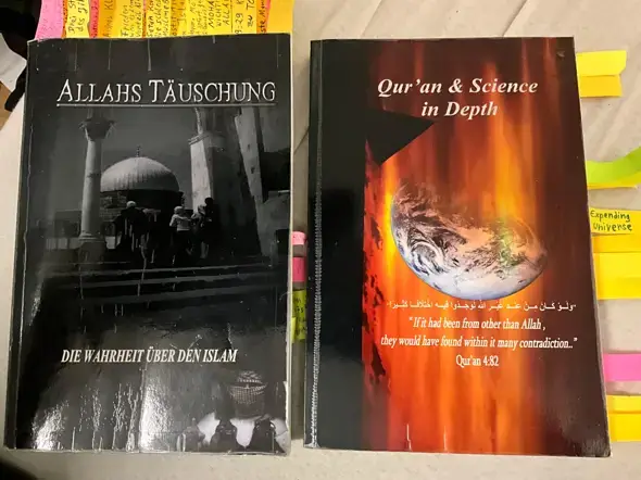 - (Buch, lesen, Buchempfehlung)