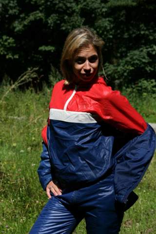 - (Frauen, Kleidung, Mode)