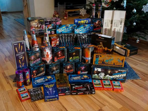 - (Party, Silvester, Feuerwerk)