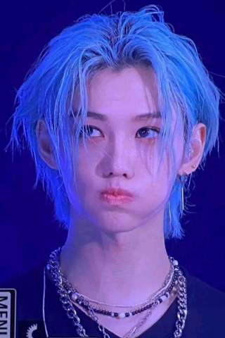 - (Stray kids, Lee Felix)