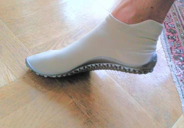- (Gesundheit, Frauen, Schuhe)