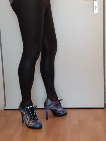 - (Liebe, Mädchen, Frauen)