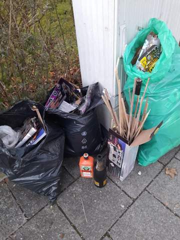 - (Schule, Liebe, Freizeit)