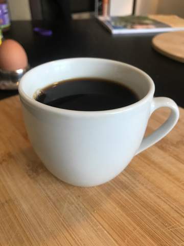 - (Wasser, Kaffee, Tee)