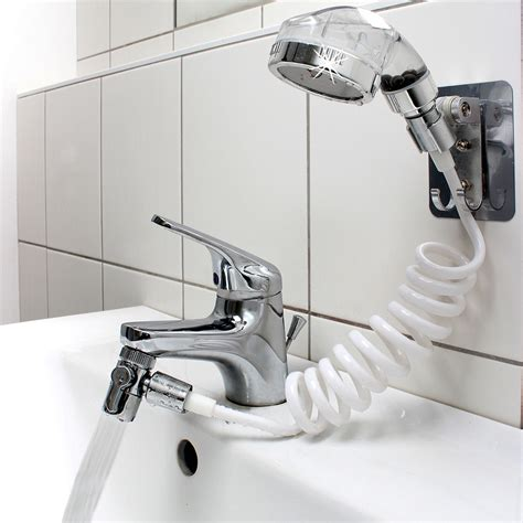 - (Toilette, Wasserhahn, Bidet)