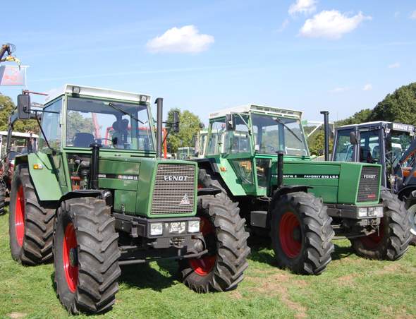 - (Traktor, Fendt, Deutz)