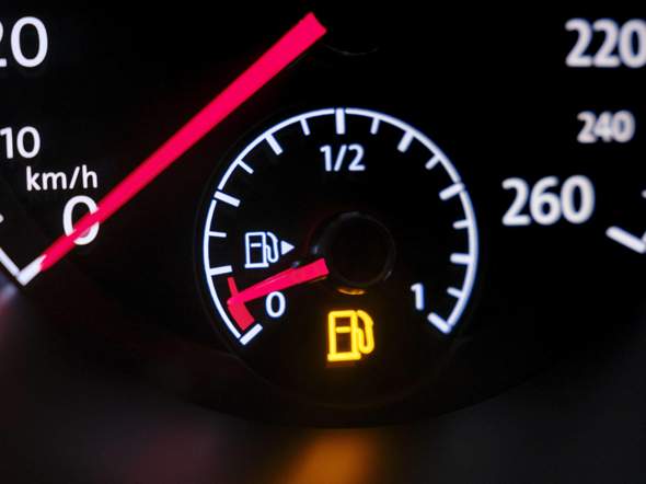 - (Motor, Autofahren, Benzin)