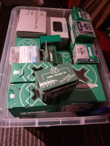 - (kaufen, Schrauben)