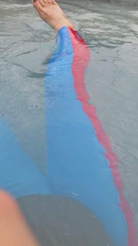 - (nasseklamotten, schwimmen mit Klamotten )