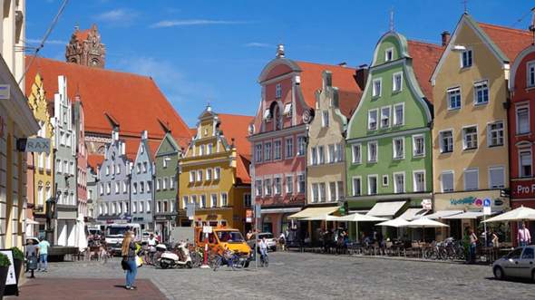 - (Deutschland, Architektur, Tourismus)