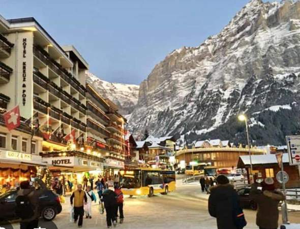 - (Bahn, Schweiz, Hotel)