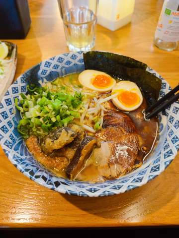 - (Essen, Restaurant)