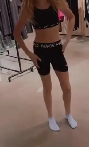 - (Mädchen, Frauen, Sport)