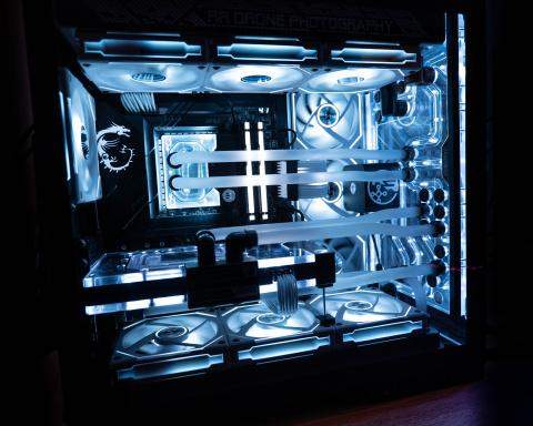 - (Gaming PC, Gehäuse, Einrichtung)